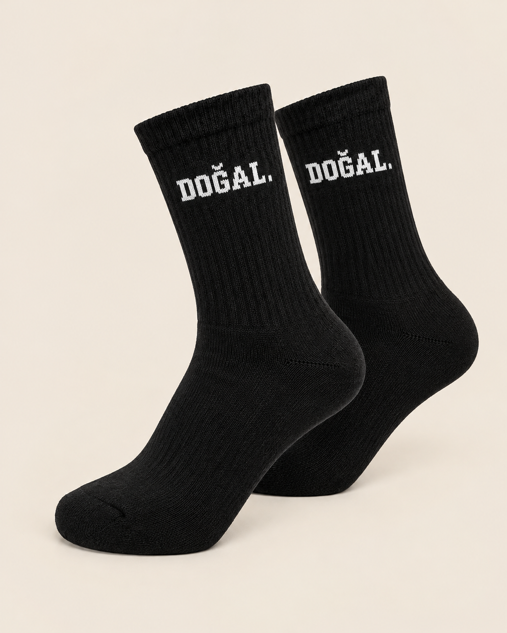 DOĞAL. siyah spor çorabı, beyaz örgü logolu ikili stüdyo görünümü