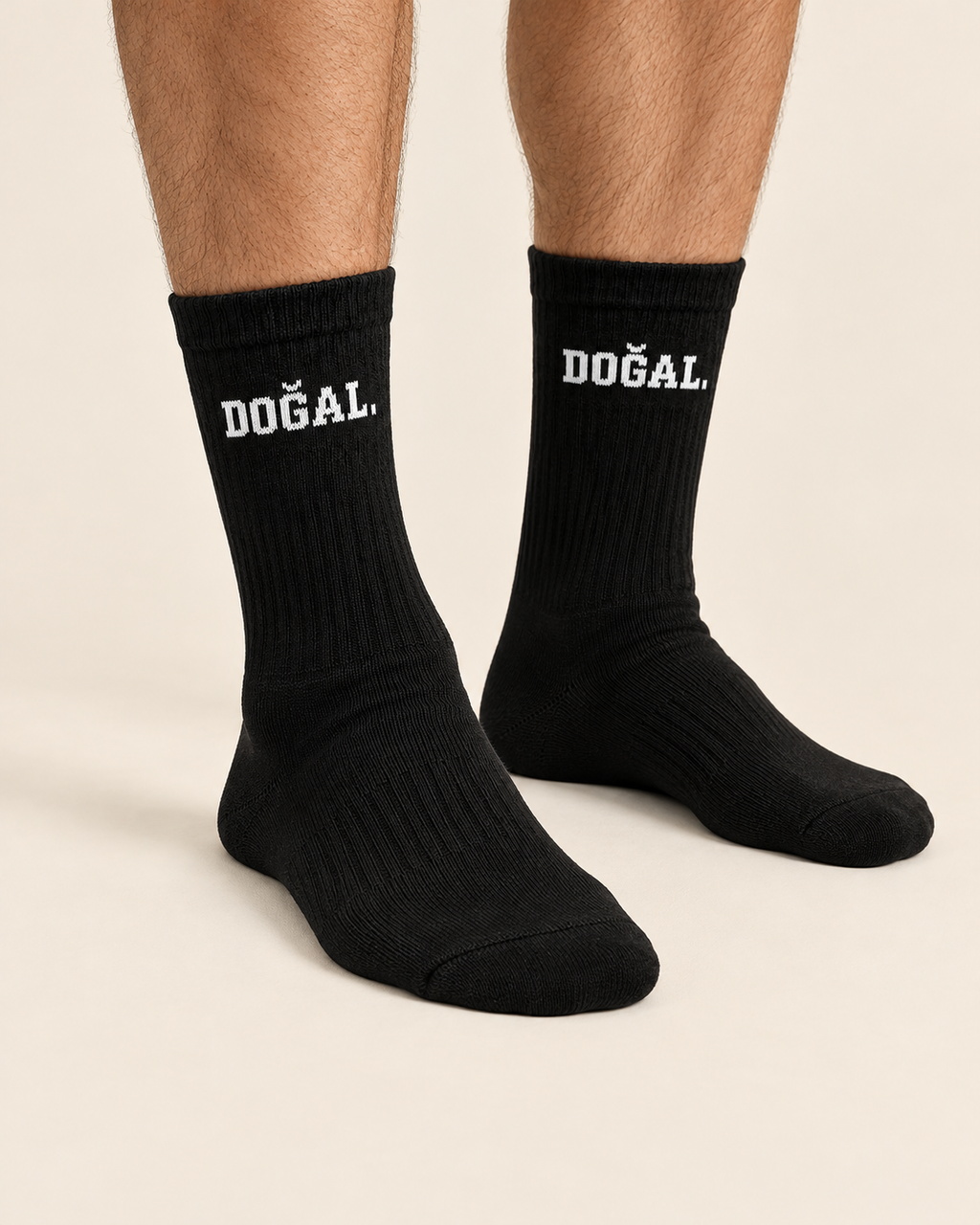 DOĞAL. siyah çorap — modelin ayağında, ayakkabısız sıcak stüdyo görünümü