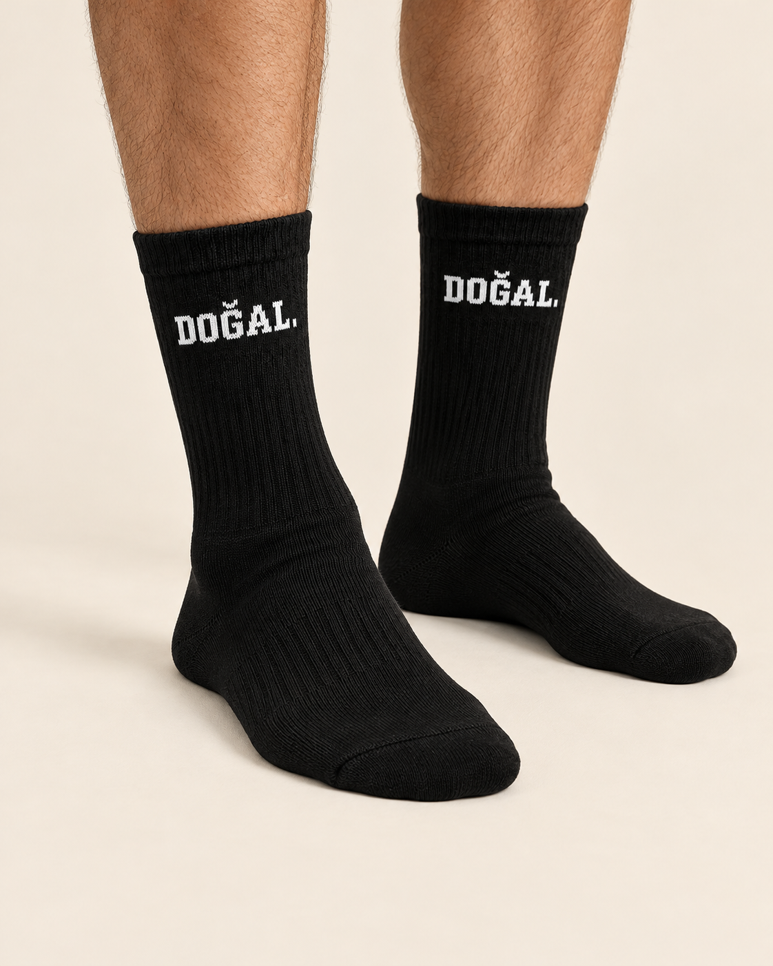DOĞAL. siyah çorap — modelin ayağında, ayakkabısız sıcak stüdyo görünümü