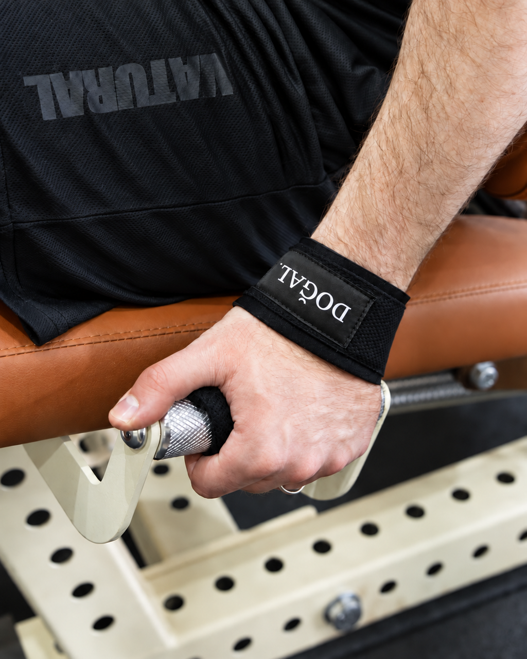 DOĞAL. Lifting Strap — antrenmanda tutuş ve bilek desteği görünüşü