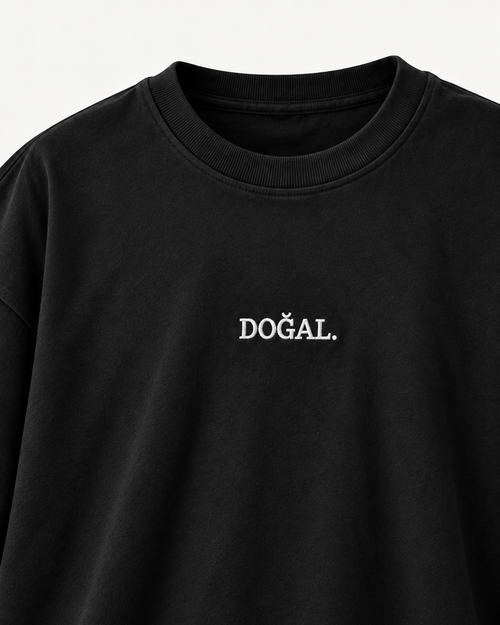 DOĞAL. Seher Oversize Tişört — beyaz DOĞAL. nakış detayı